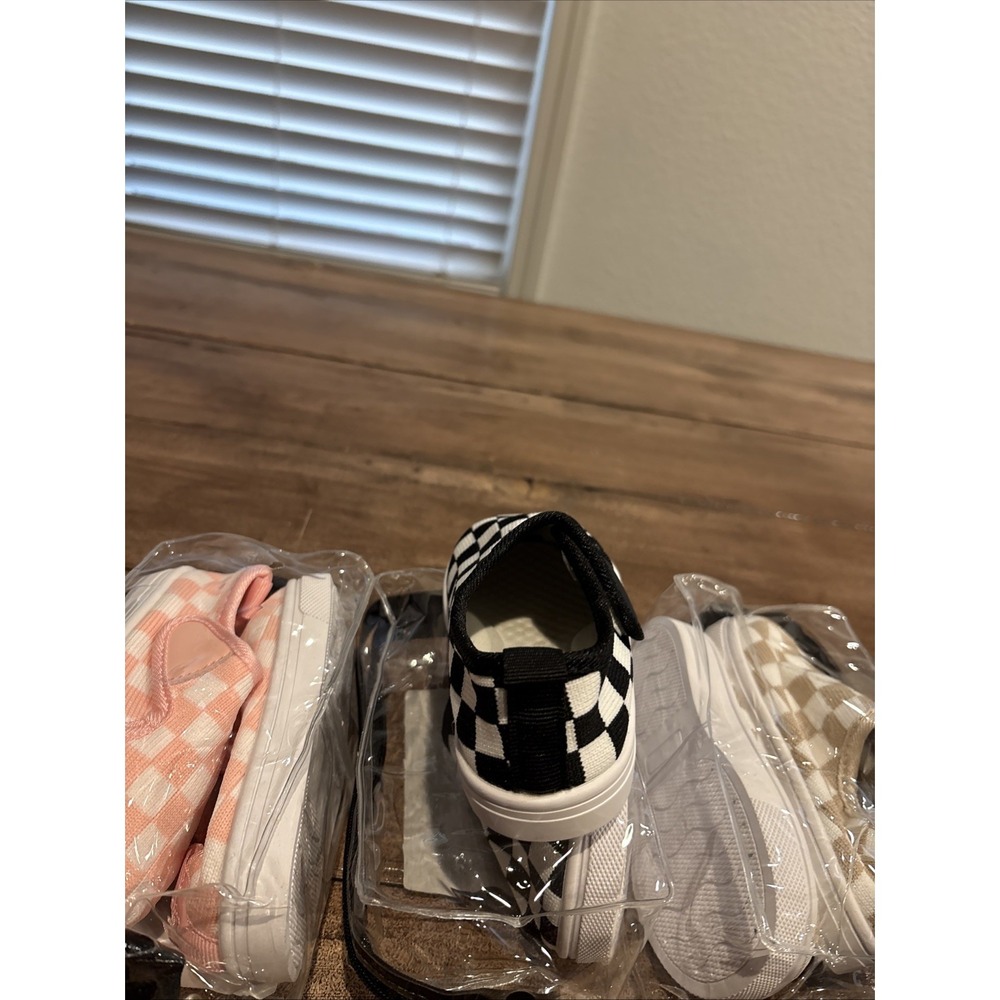Toddler girls shoes all size 6-12 Months Size 4 brand new!! 3 Pair - Picture 3 of 6
